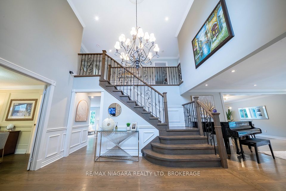 2 Aitken Circle, Markham, ON L3R 7K6 5