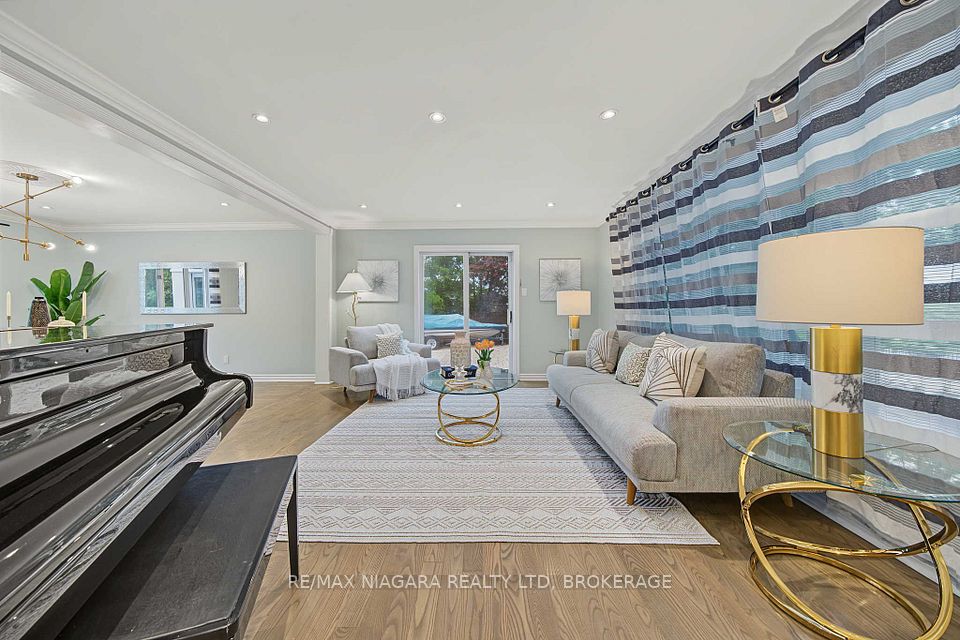 2 Aitken Circle, Markham, ON L3R 7K6 9