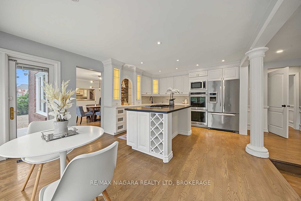 2 Aitken Circle, Markham, ON L3R 7K6 15