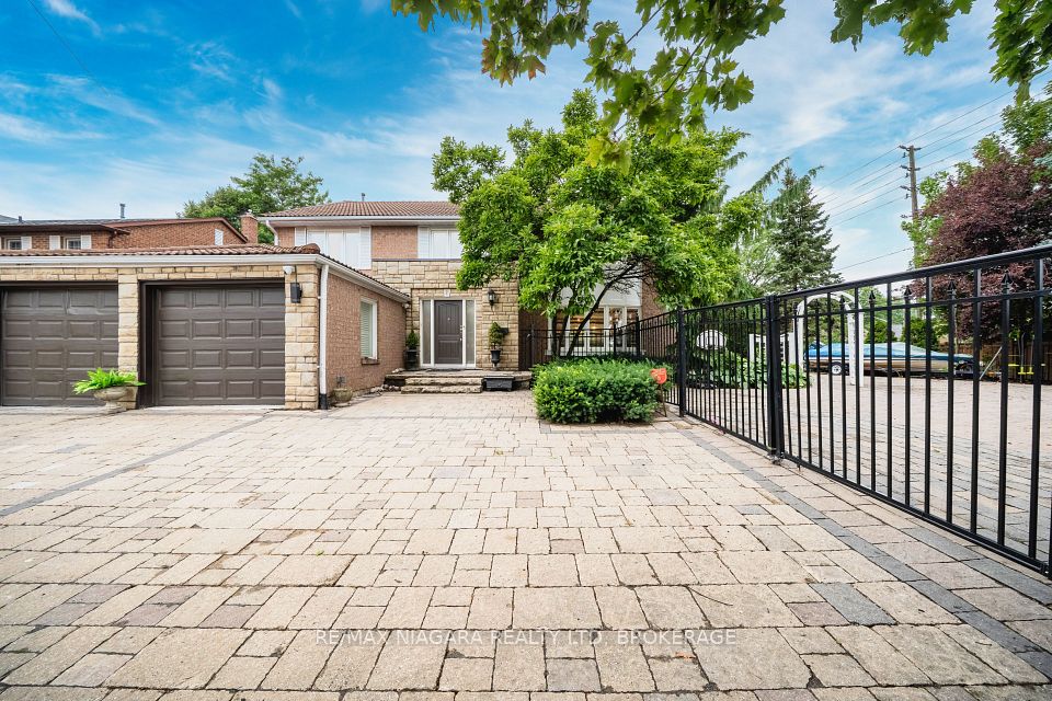 2 Aitken Circle, Markham, ON L3R 7K6 4