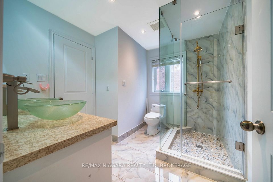 2 Aitken Circle, Markham, ON L3R 7K6 24