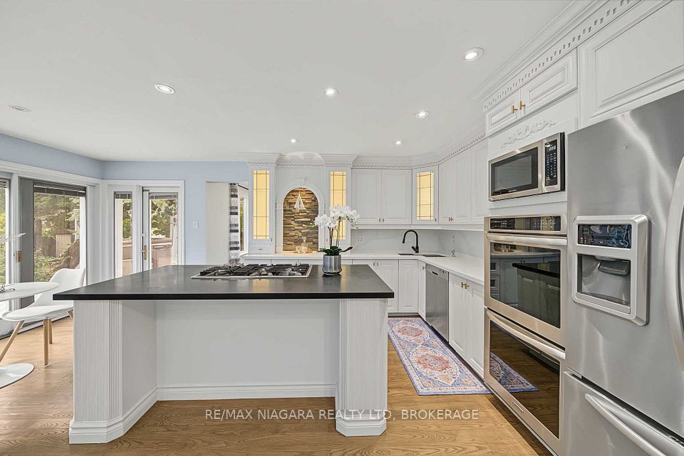 2 Aitken Circle, Markham, ON L3R 7K6 16