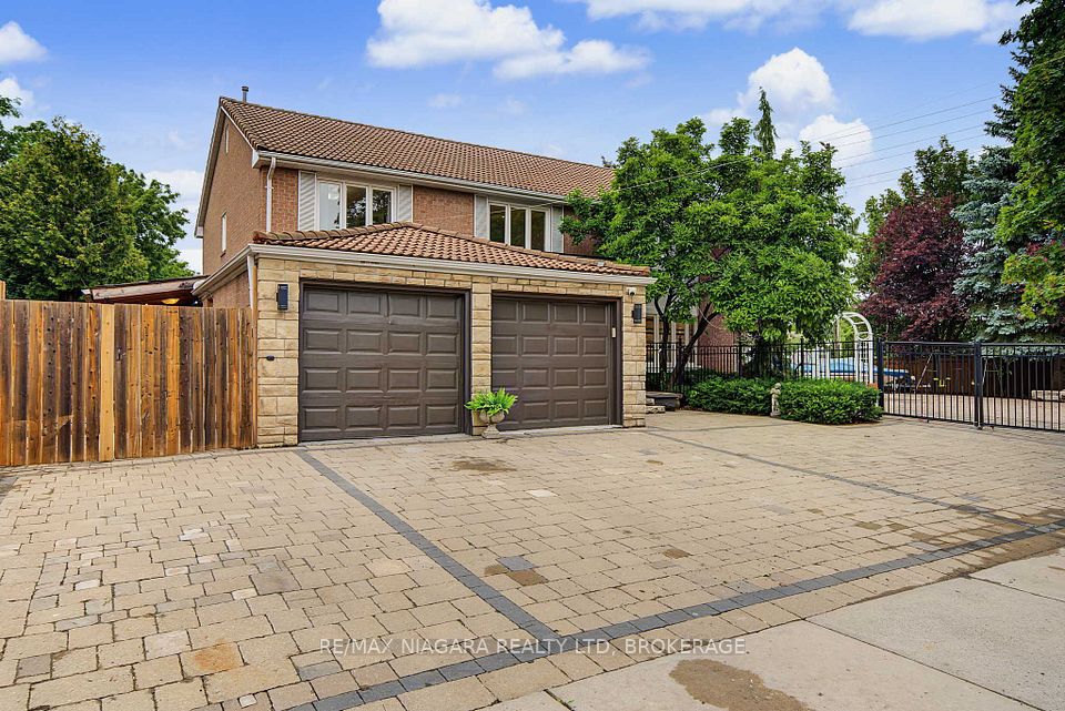 2 Aitken Circle, Markham, ON L3R 7K6 2
