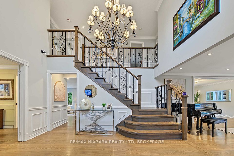 2 Aitken Circle, Markham, ON L3R 7K6 4