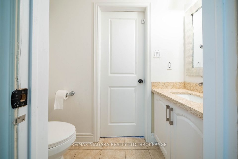 2 Aitken Circle, Markham, ON L3R 7K6 7