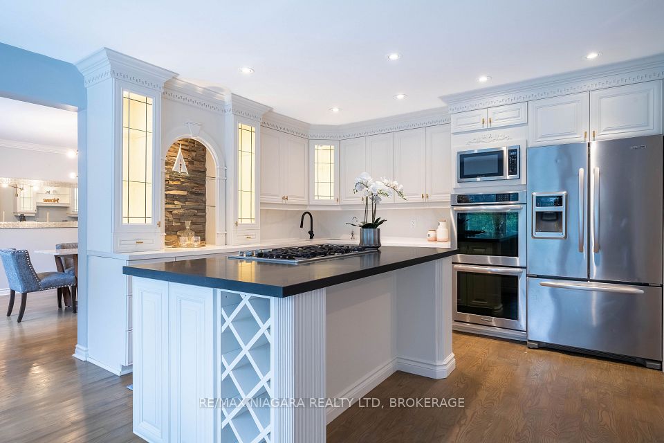 2 Aitken Circle, Markham, ON L3R 7K6 15