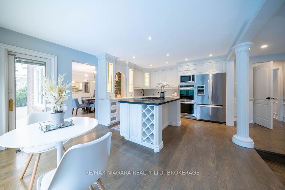 2 Aitken Circle, Markham, ON L3R 7K6 16