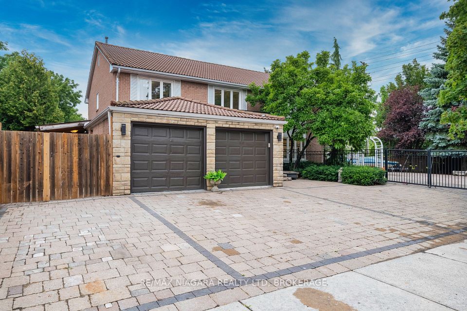 2 Aitken Circle, Markham, ON L3R 7K6 2