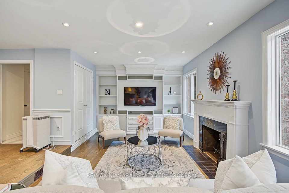 2 Aitken Circle, Markham, ON L3R 7K6 18