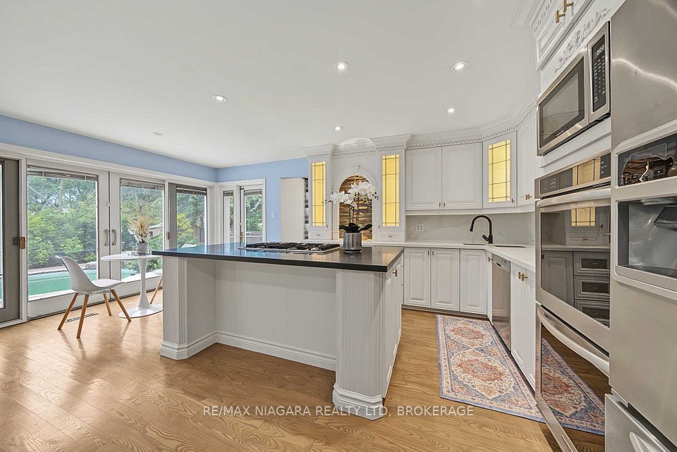 2 Aitken Circle, Markham, ON L3R 7K6 17