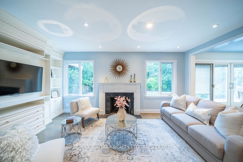 2 Aitken Circle, Markham, ON L3R 7K6 19