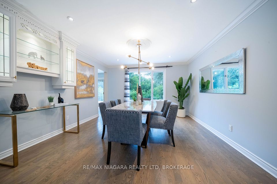 2 Aitken Circle, Markham, ON L3R 7K6 12