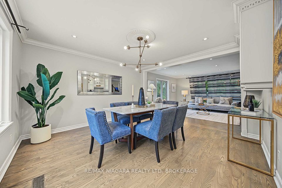 2 Aitken Circle, Markham, ON L3R 7K6 13