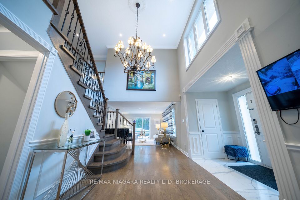 2 Aitken Circle, Markham, ON L3R 7K6 8
