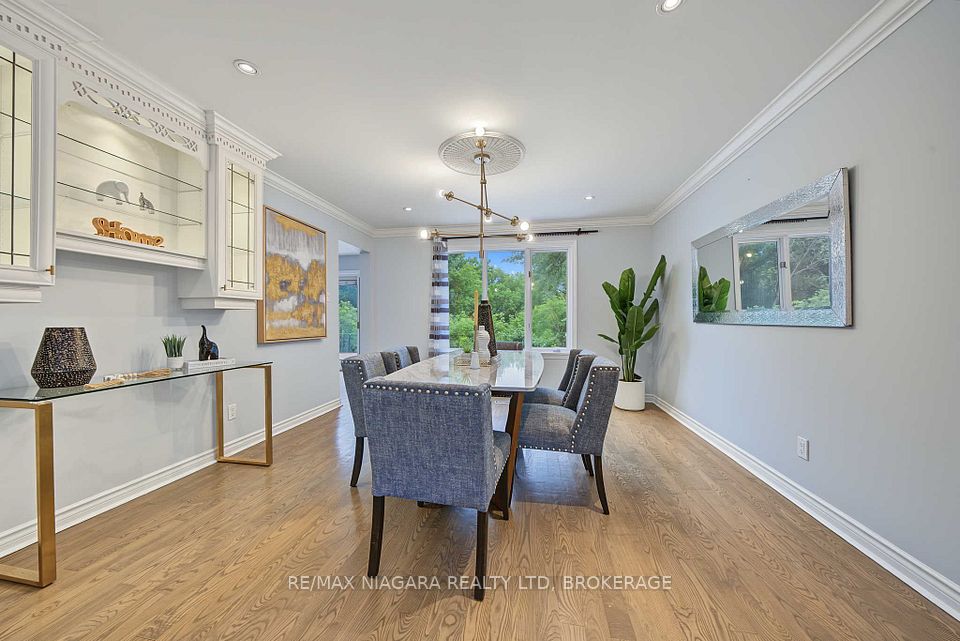 2 Aitken Circle, Markham, ON L3R 7K6 12