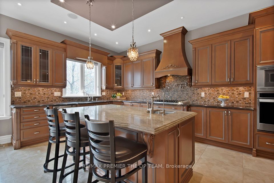 62 Autumn Grove Court, Vaughan, ON L0J 1C0 24