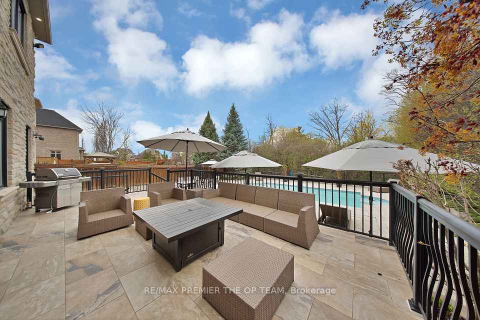 62 Autumn Grove Court, Vaughan, ON L0J 1C0 8