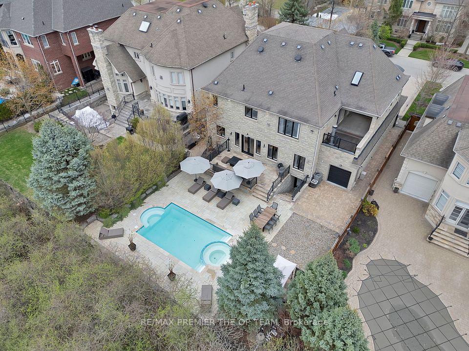 62 Autumn Grove Court, Vaughan, ON L0J 1C0 6