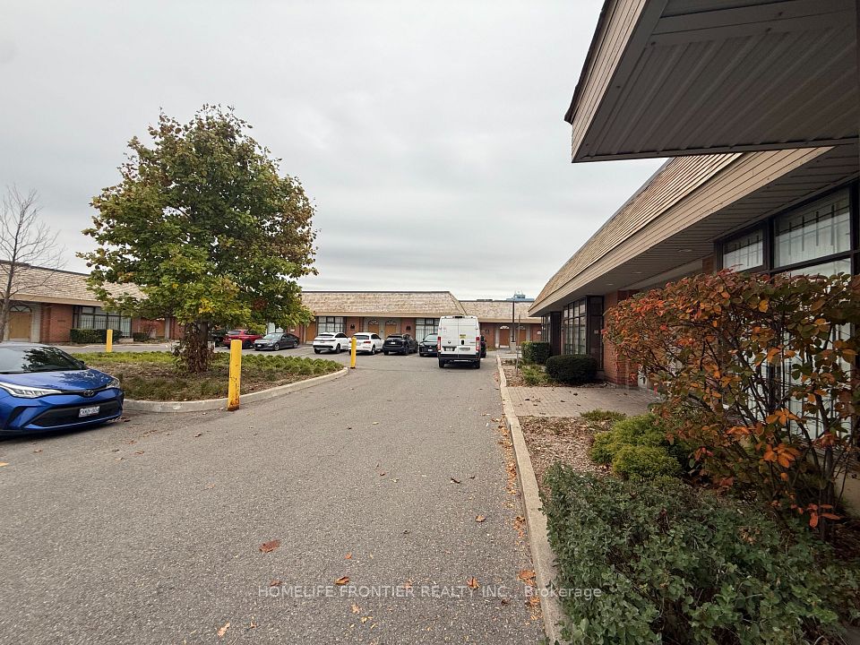 35 West Pearce Street 28, Richmond Hill, ON L4B 3A9 2