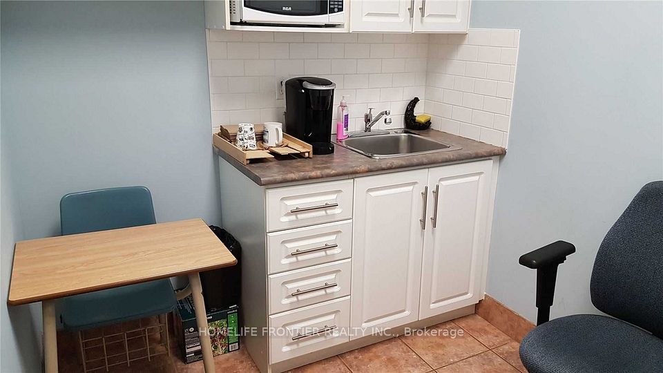 35 West Pearce Street 28, Richmond Hill, ON L4B 3A9 12