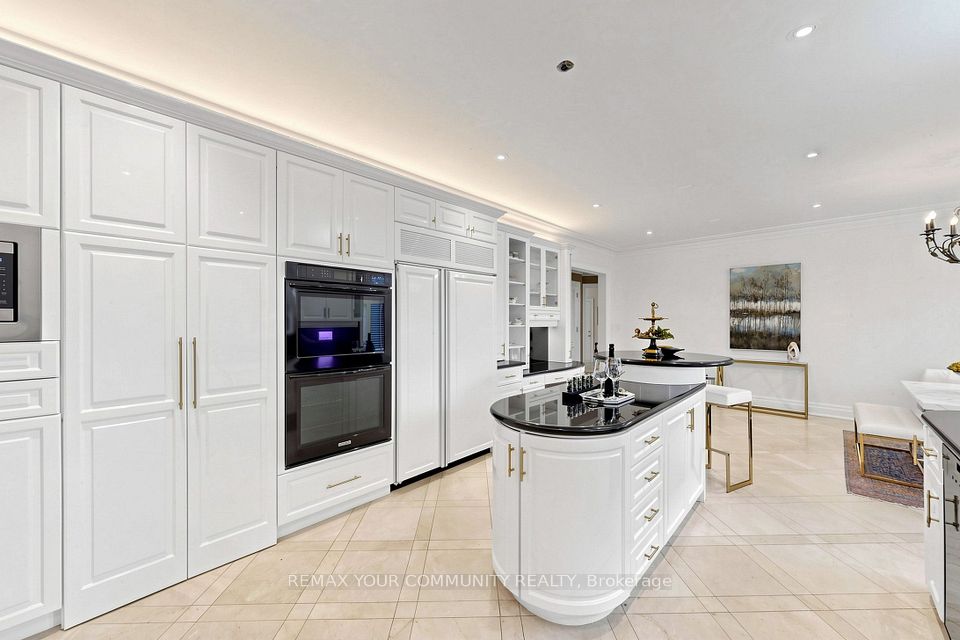 9 Bayview Forest Lane, Markham, ON L3T 7S4 16