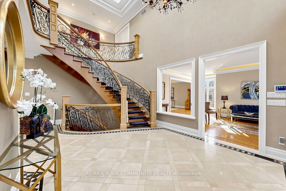 9 Bayview Forest Lane, Markham, ON L3T 7S4 5