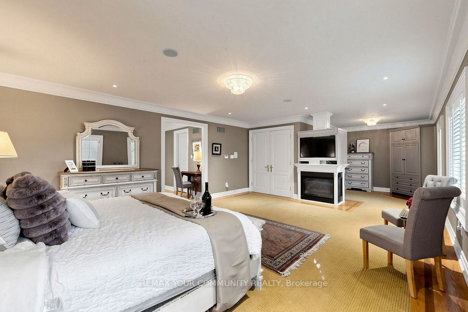 9 Bayview Forest Lane, Markham, ON L3T 7S4 25