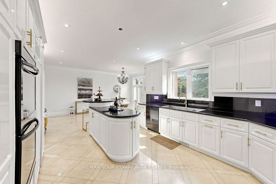 9 Bayview Forest Lane, Markham, ON L3T 7S4 15