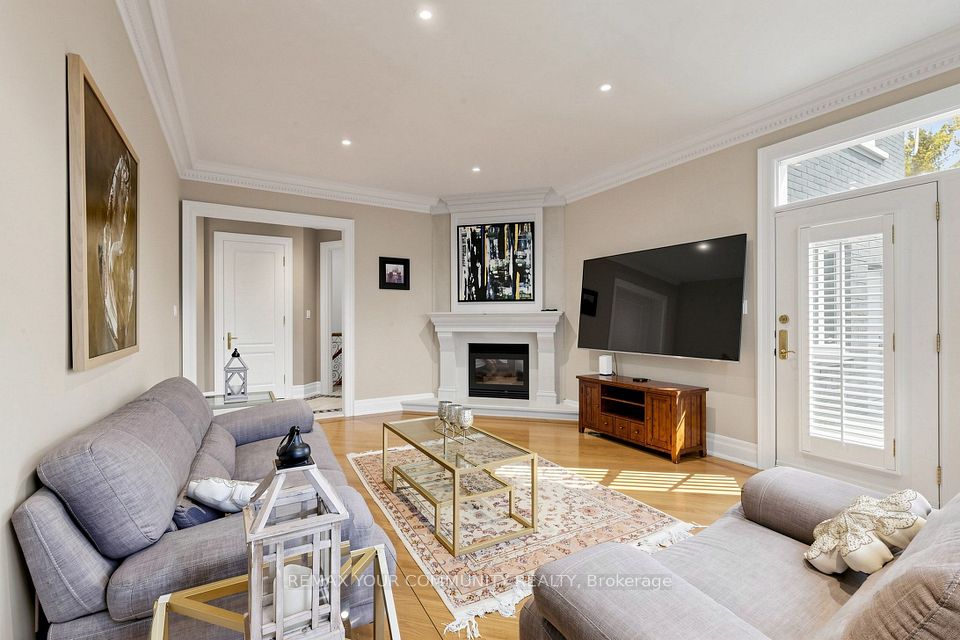 9 Bayview Forest Lane, Markham, ON L3T 7S4 19