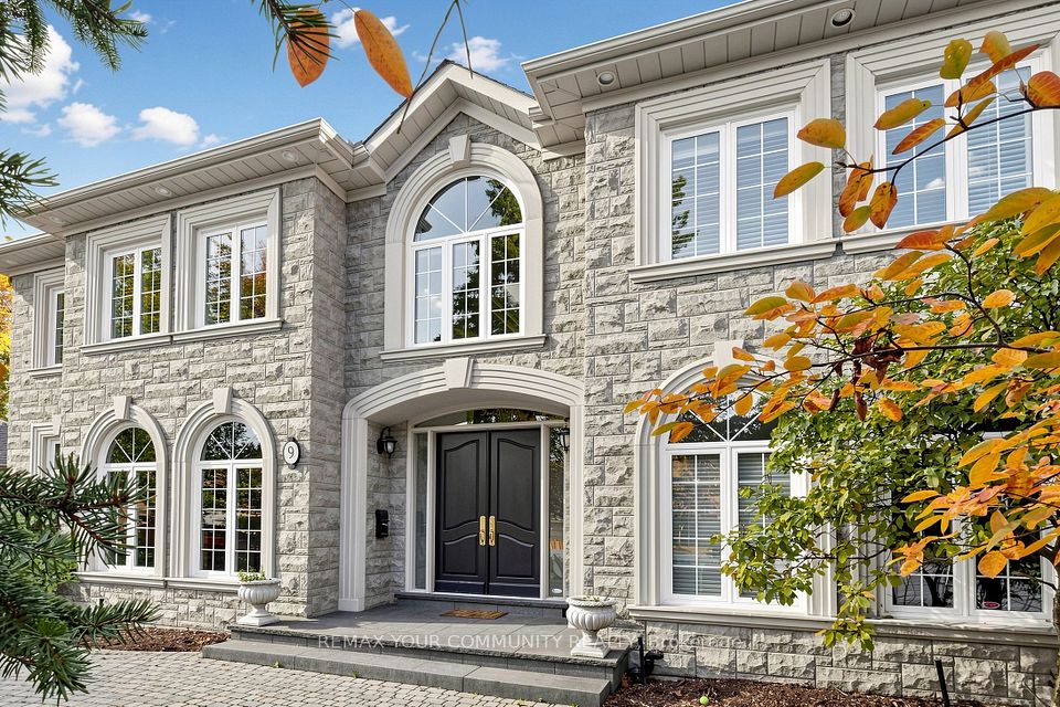 9 Bayview Forest Lane, Markham, ON L3T 7S4 2