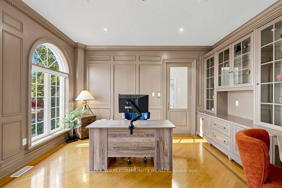 9 Bayview Forest Lane, Markham, ON L3T 7S4 11