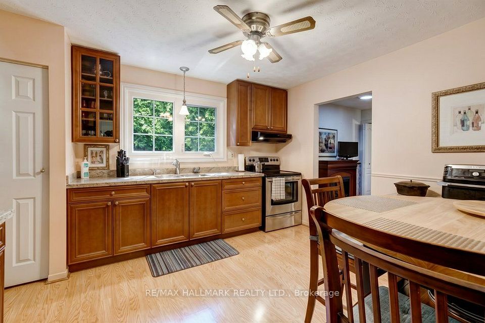59 Mayvern Crescent, Richmond Hill, ON L4C 5J6 16