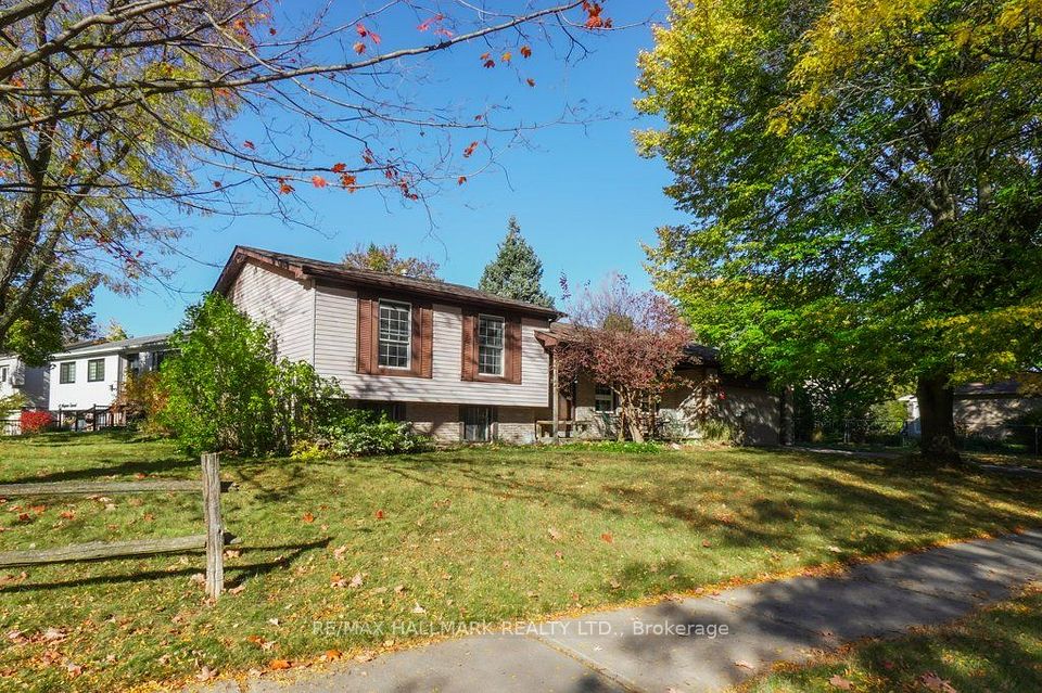 59 Mayvern Crescent, Richmond Hill, ON L4C 5J6 2