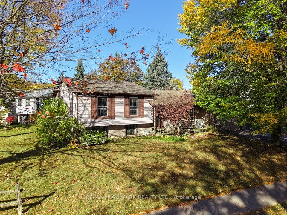 Detached at 59 Mayvern Crescent, Richmond Hill, ON L4C 5J6