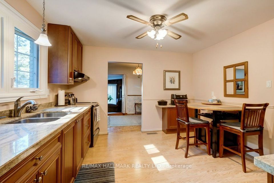 59 Mayvern Crescent, Richmond Hill, ON L4C 5J6 17