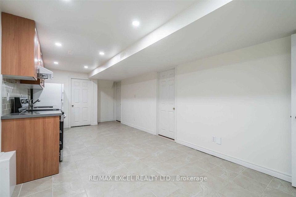 125 Mary Pearson Drive Bsmt, Markham, ON L3S 3E9 3