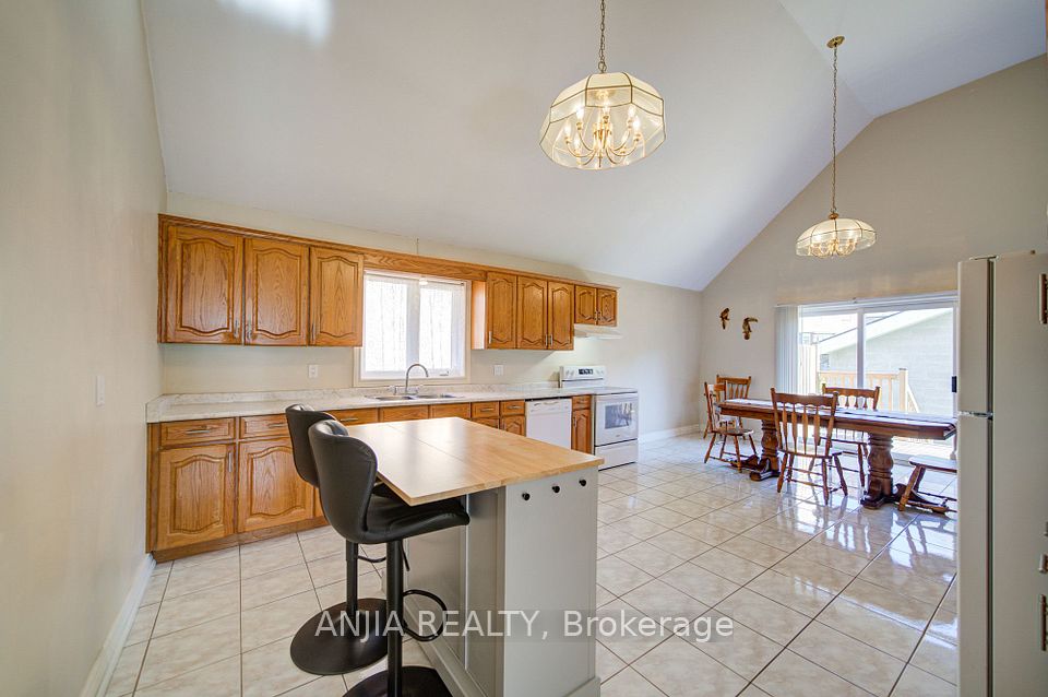 9725 Keele Street, Vaughan, ON L6A 3Y5 14