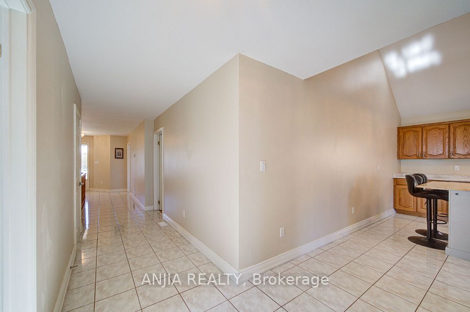 9725 Keele Street, Vaughan, ON L6A 3Y5 16