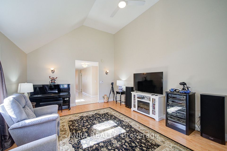 9725 Keele Street, Vaughan, ON L6A 3Y5 13