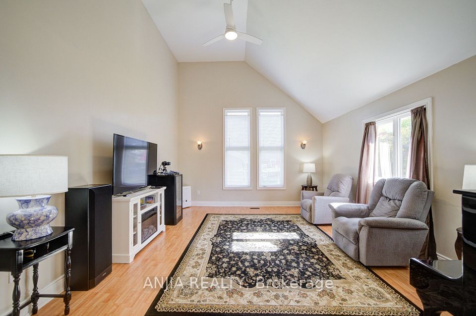 9725 Keele Street, Vaughan, ON L6A 3Y5 12