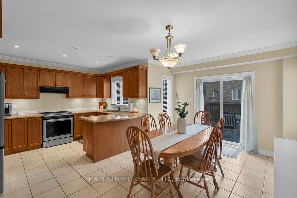 9 Emily Court, Richmond Hill, ON L4E 4E5 11