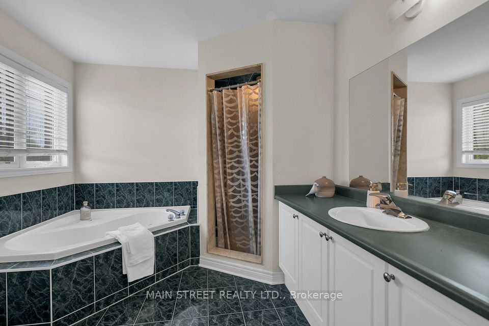 9 Emily Court, Richmond Hill, ON L4E 4E5 24