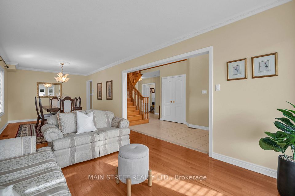 9 Emily Court, Richmond Hill, ON L4E 4E5 7