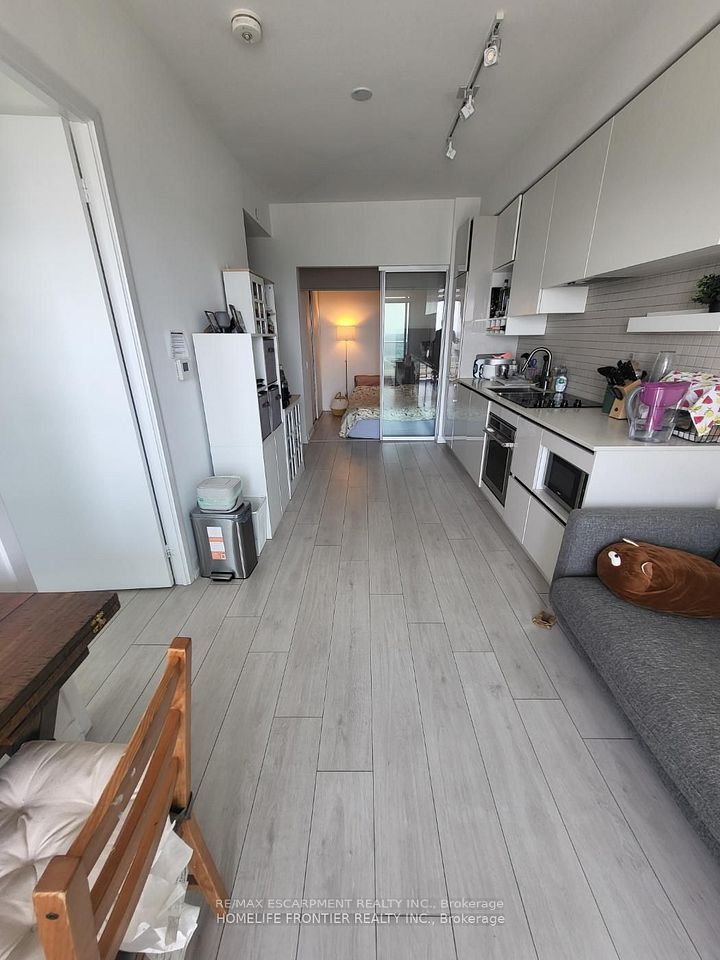 950 Portage Parkway 5807, Vaughan, ON L4K 0J7 12