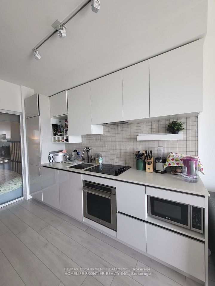 950 Portage Parkway 5807, Vaughan, ON L4K 0J7 16