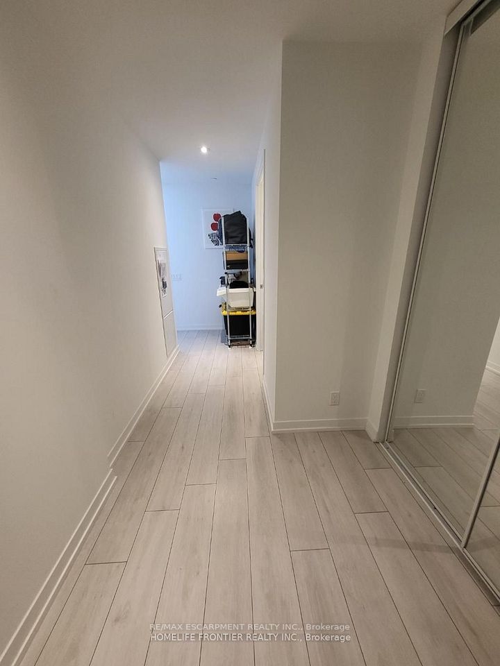 950 Portage Parkway 5807, Vaughan, ON L4K 0J7 3