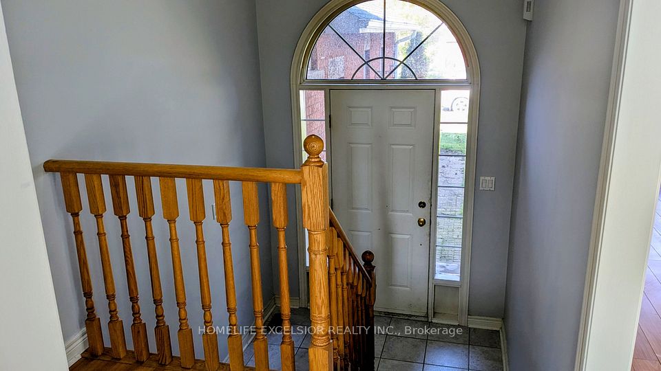 25 Amberview Drive Upper Unit, Georgina, ON L4P 3X8 2