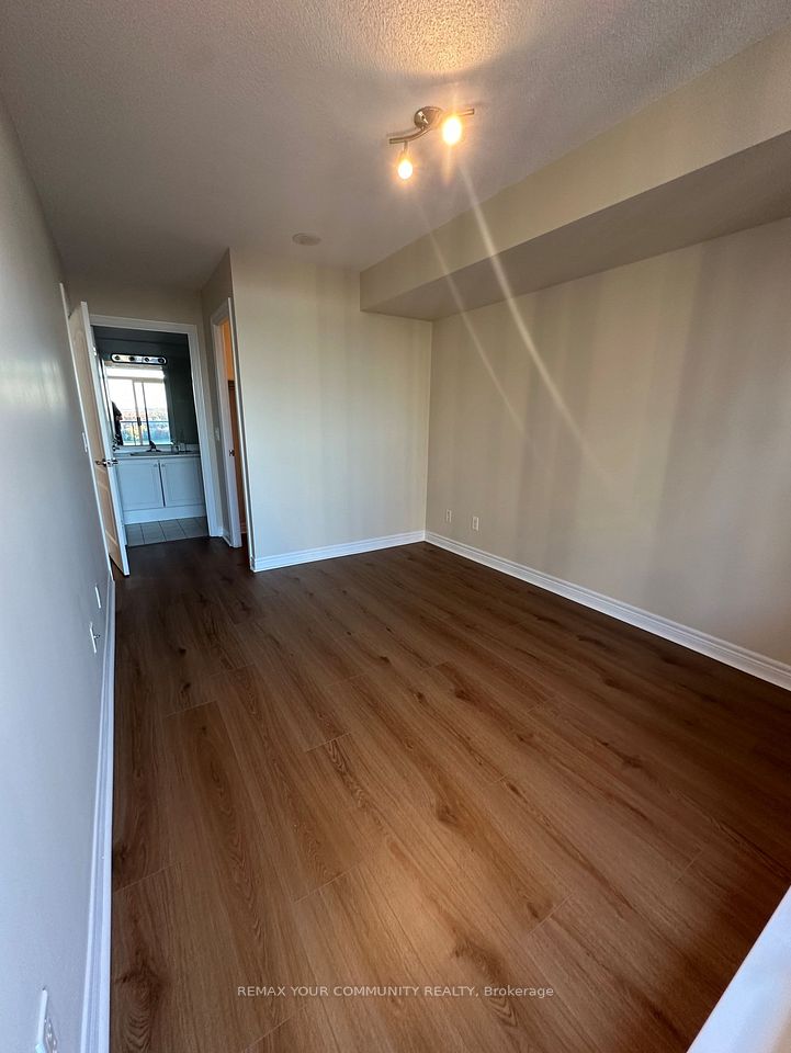 50 Disera Drive 1207, Vaughan, ON L4J 9E9 7