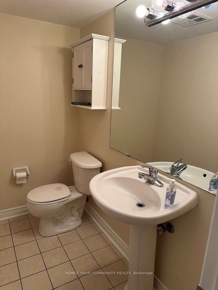 50 Disera Drive 1207, Vaughan, ON L4J 9E9 11