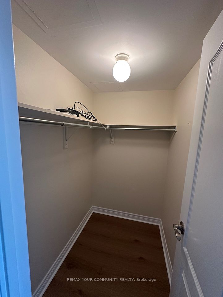 50 Disera Drive 1207, Vaughan, ON L4J 9E9 6